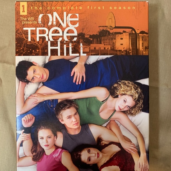 One Tree Hill Seasons 1 - 3 DVD set - Picture 3 of 12